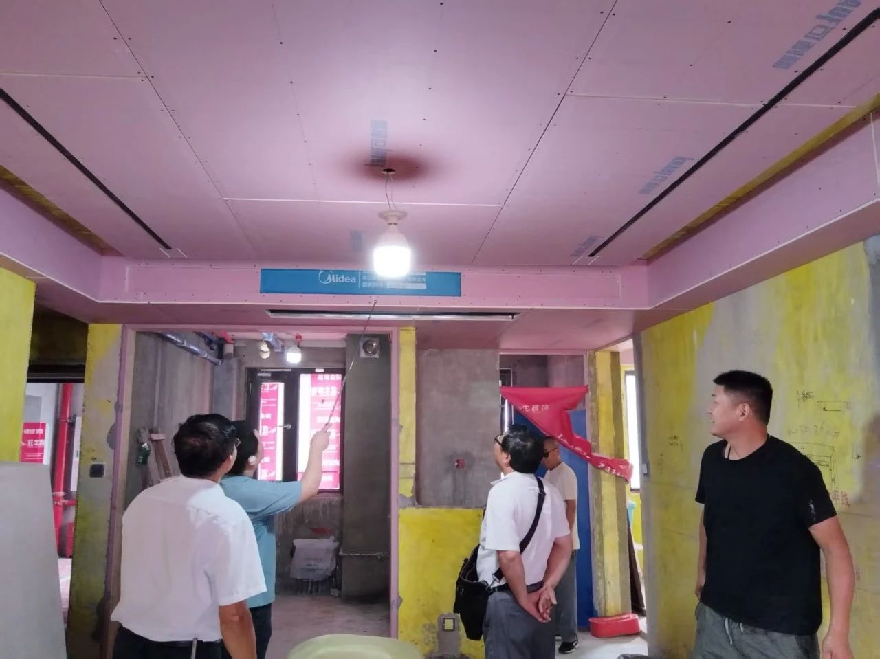工地突擊巡檢：嚴(yán)苛落實(shí)工藝標(biāo)準(zhǔn)，全力護(hù)航工程質(zhì)量！